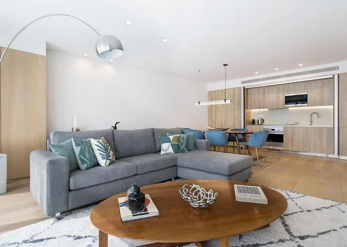 Liberdade Superb With Ac Elevator Garage Lägenhet *